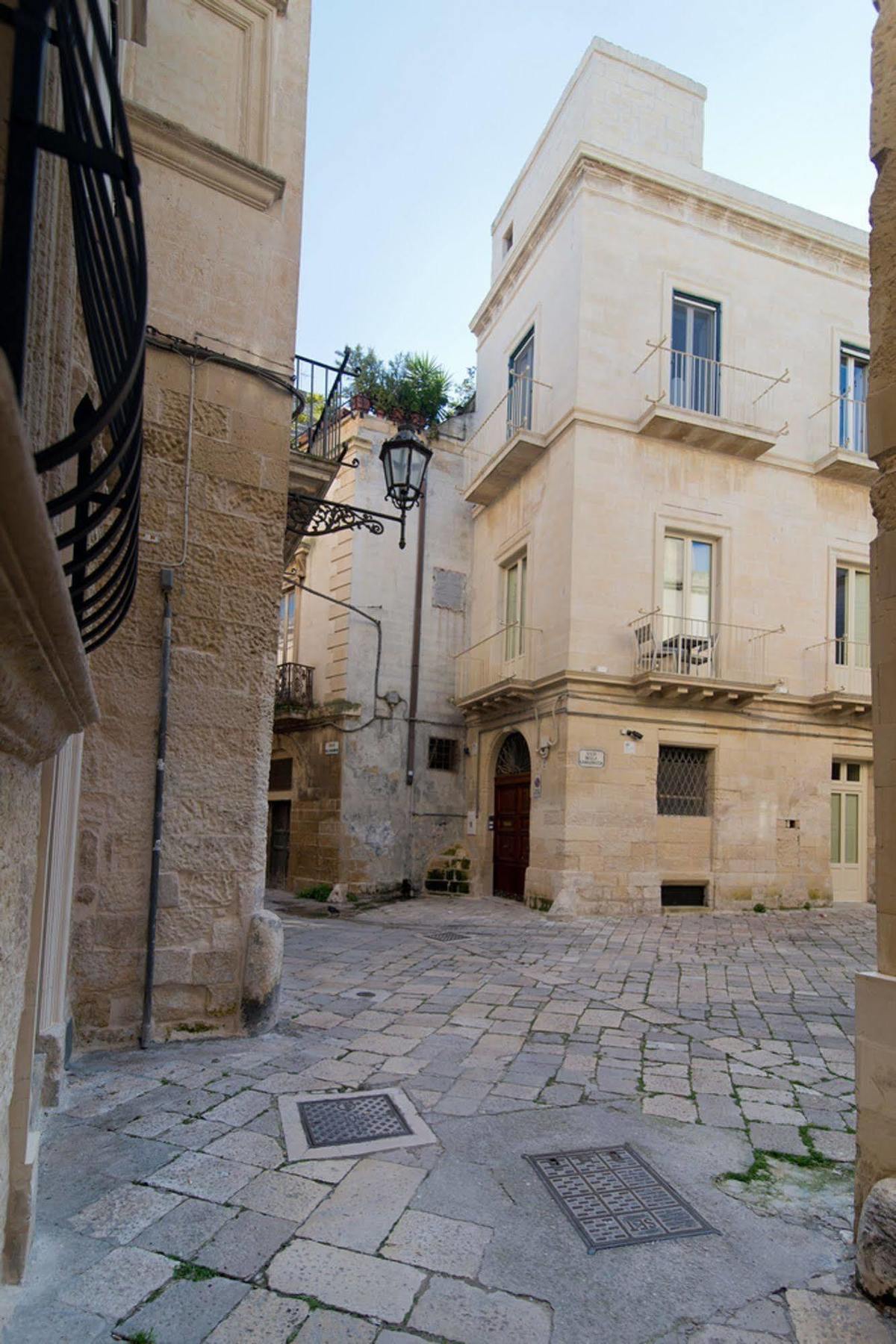 Vicodellacavallerizza - Boutique Apartments Lecce Extérieur photo